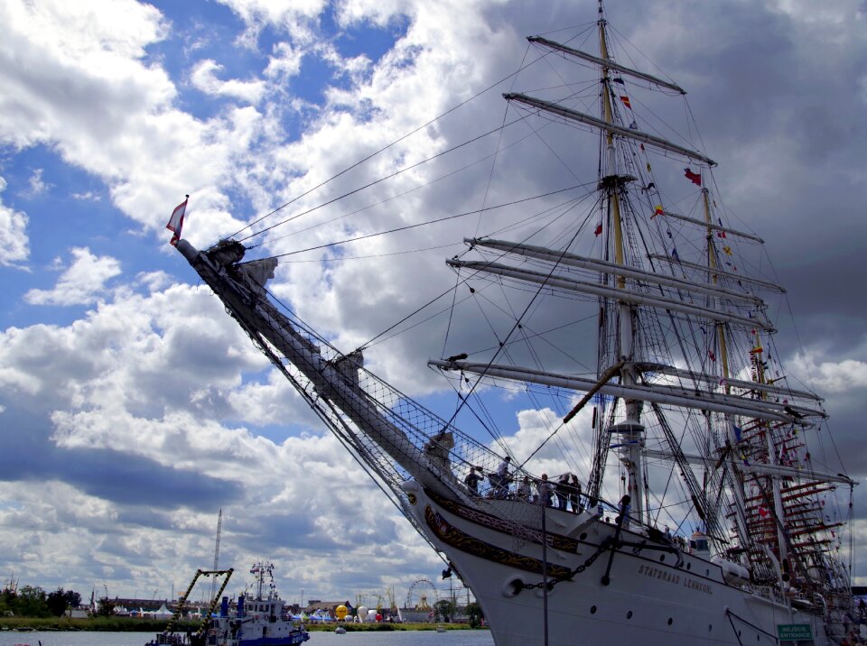 Ship the waterfront sailboats