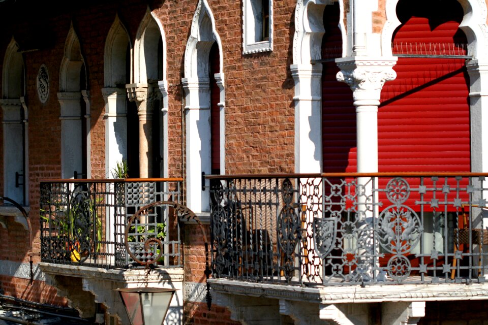 Lions arches architecture