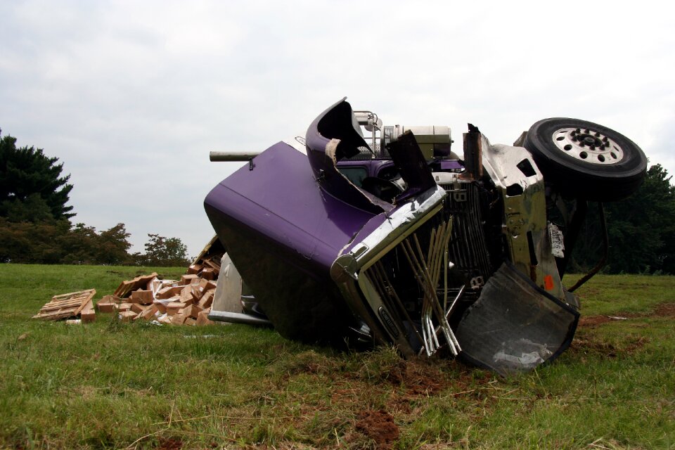 Truck dangerous semi truck