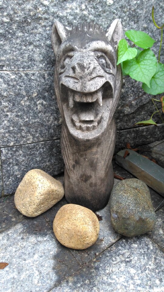Sculpture wall statue
