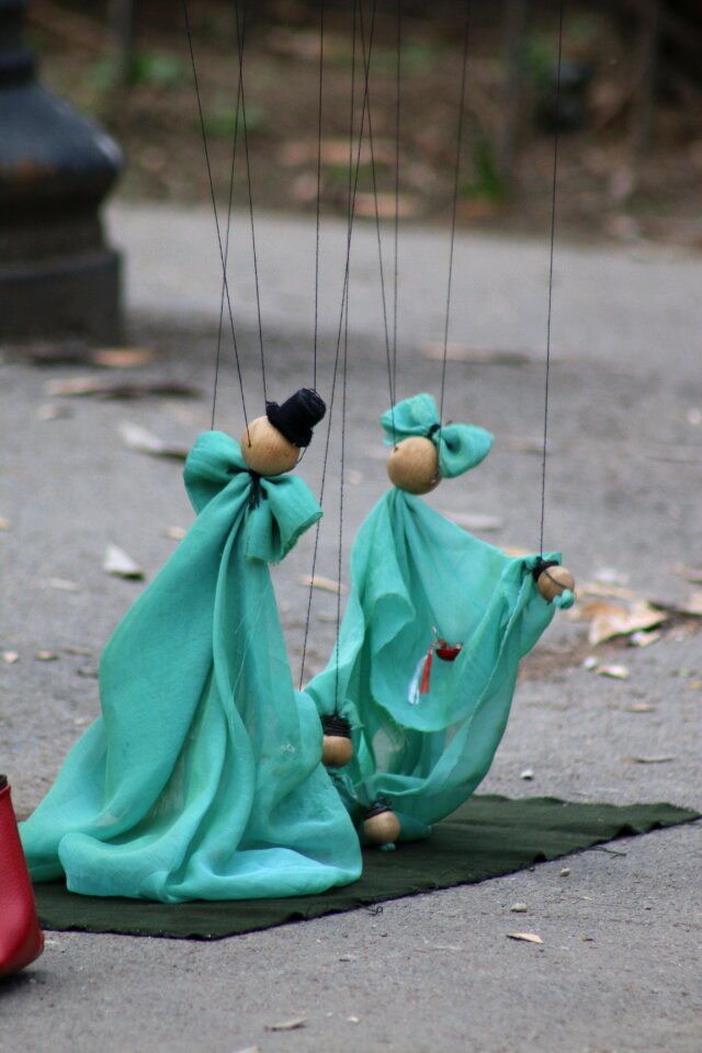 Dolls theater handling