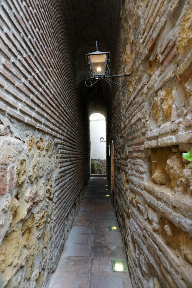 Tunnel passage lantern