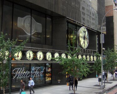 Manhattan watches world time