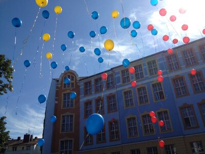 Balloon flying color