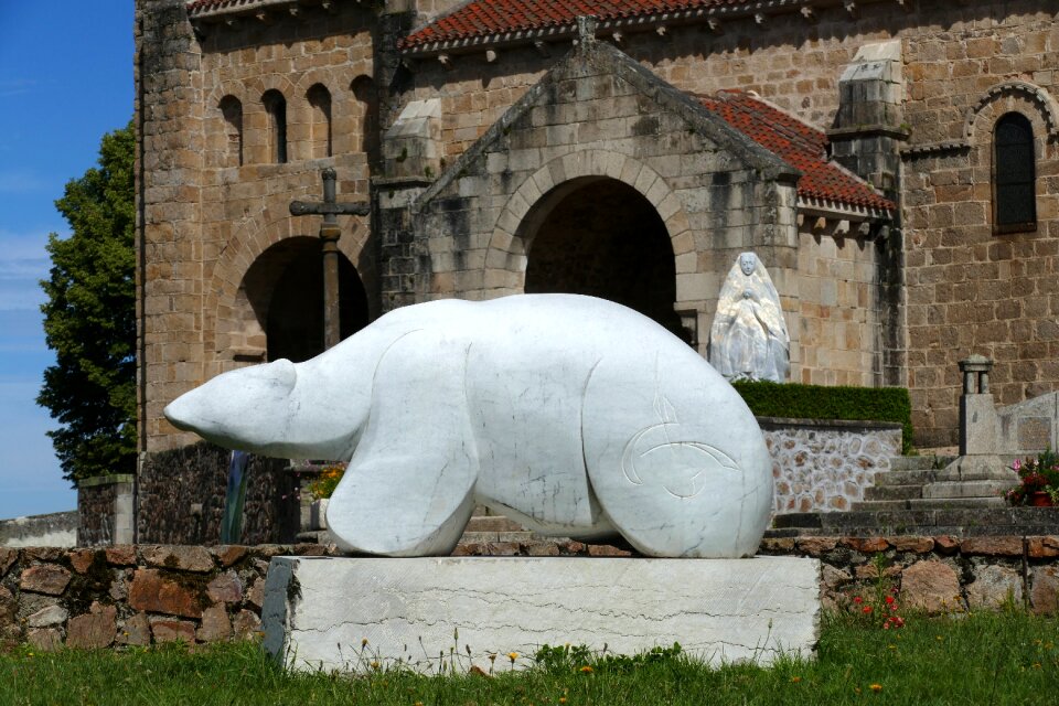 Statue marble white