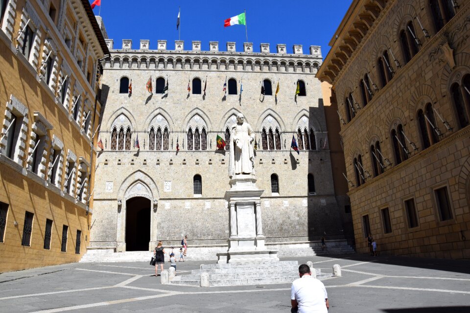 Siena bank monte dei paschi