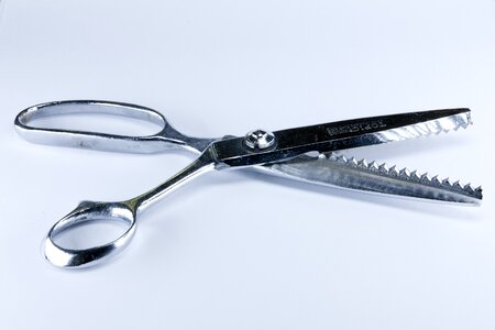 Scissors pinking scissors cutting