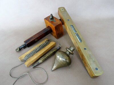Plumb level cross