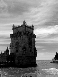 Lisbon torre sea