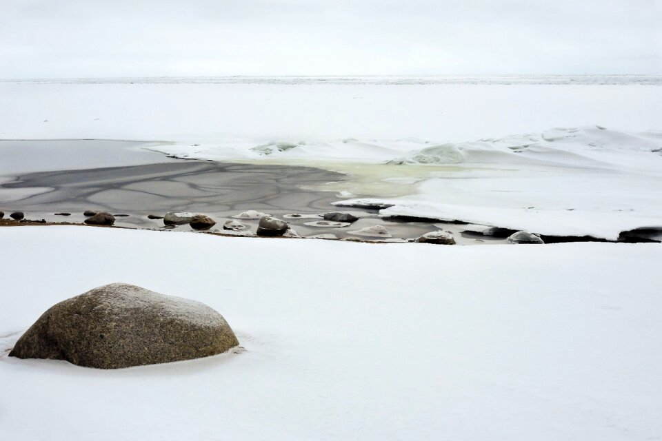 Snow gulf of finland stones