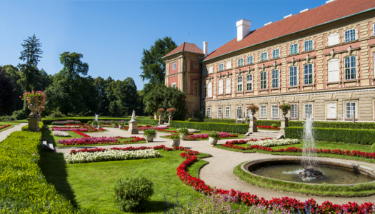 Garden castle fountain photo