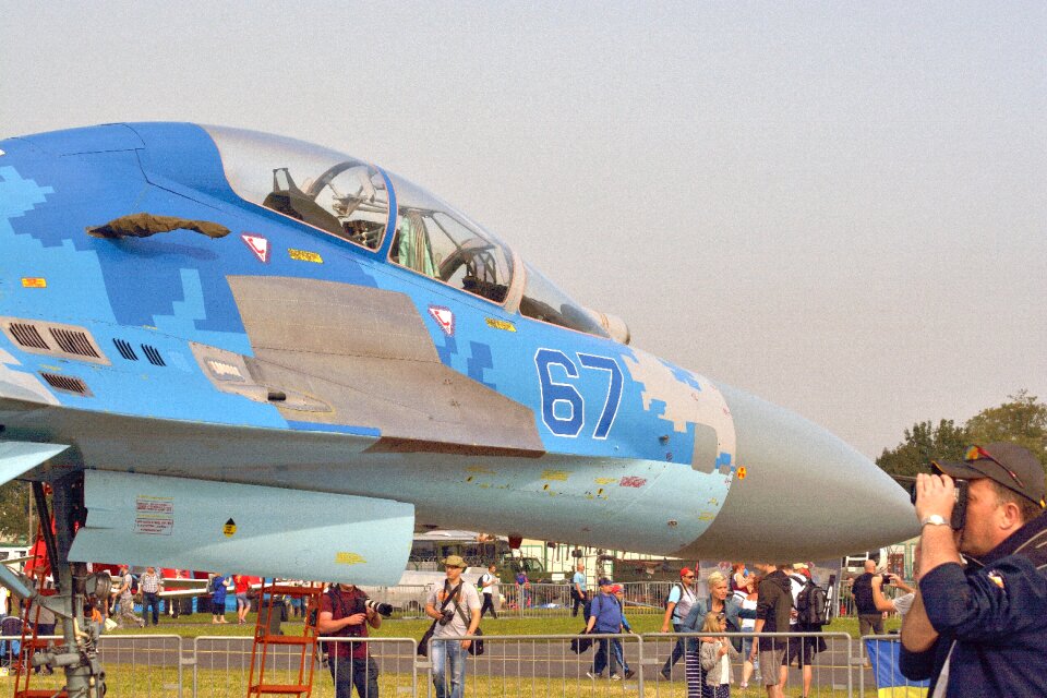 Aviation su-27 skies
