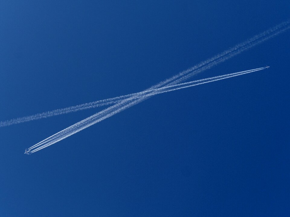 Traffic aircraft noise flying