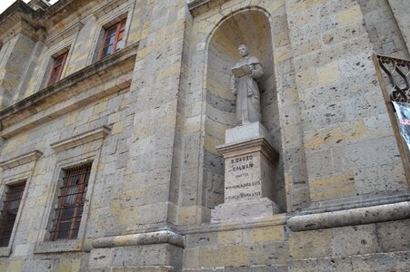Monument sculpture stone