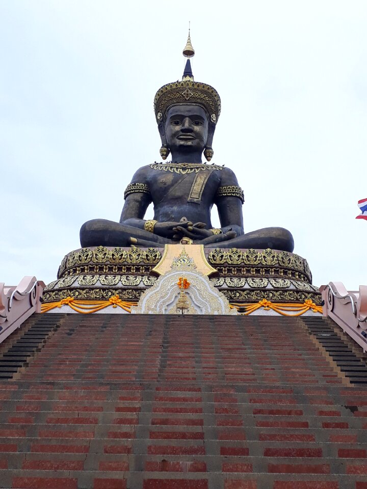 Buddha mahathammaraja petchaboon the temple