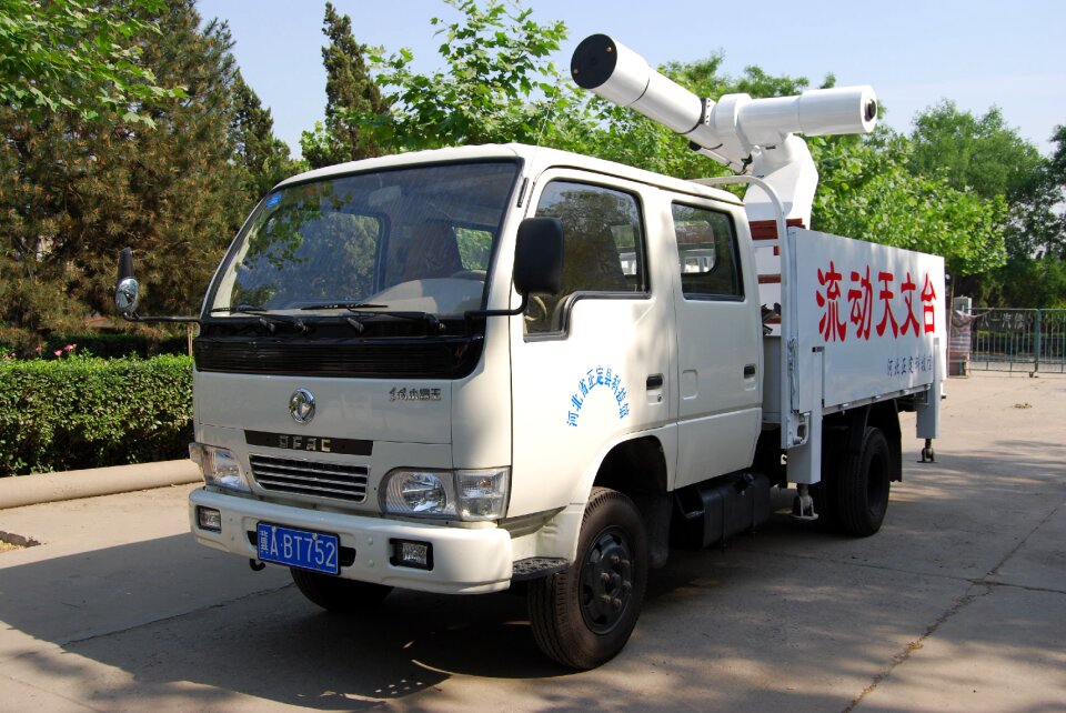 Hebei the flow of astronomical observation car astronomical telescope