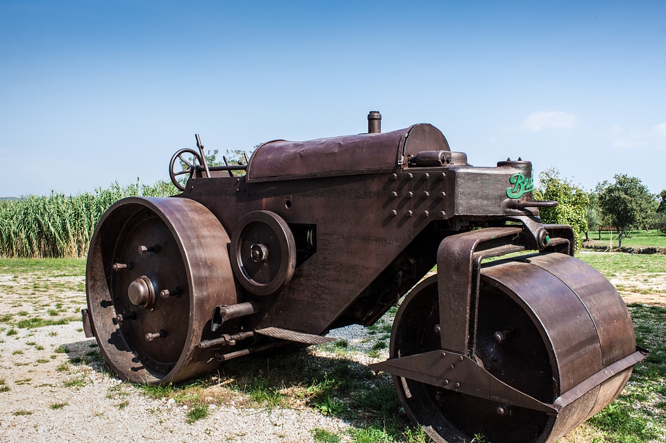 Compaction road roller tractor