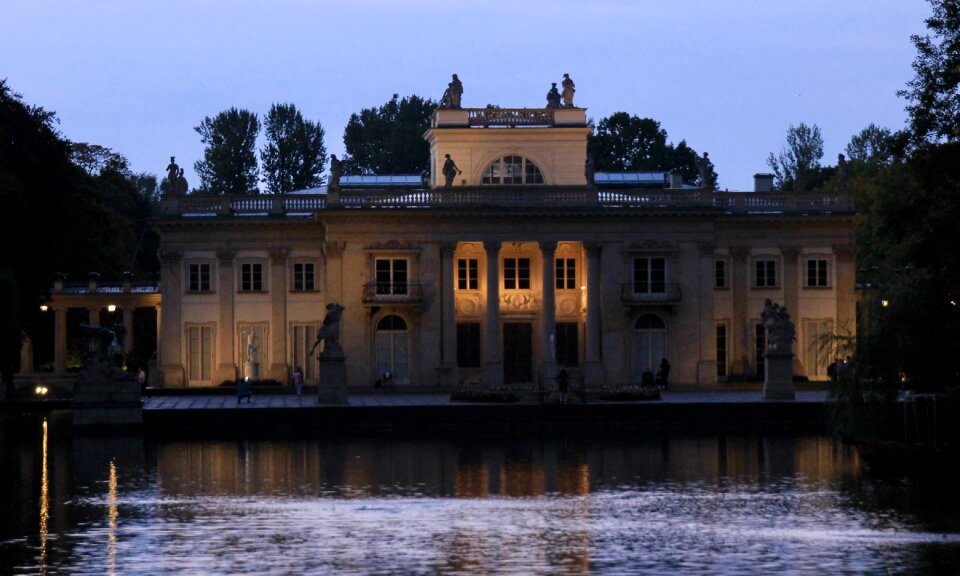 Spacer the palace warsaw