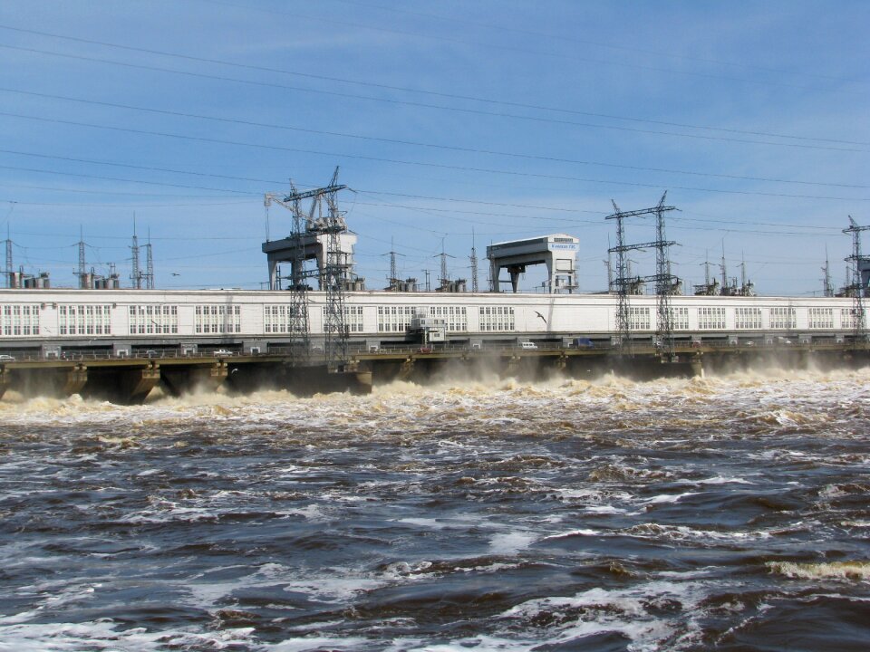 The discharge of water river wave