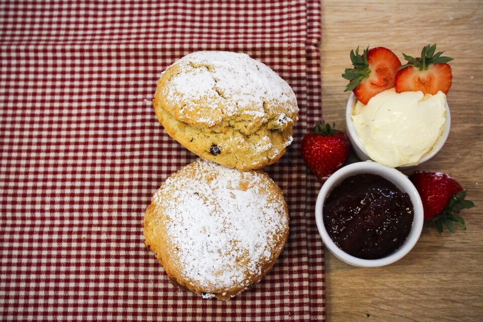 Cakes strawberry jam snacks