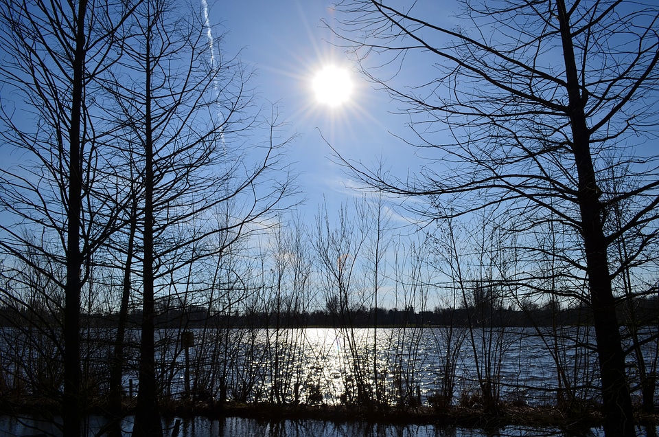 Backlighting idyll lake