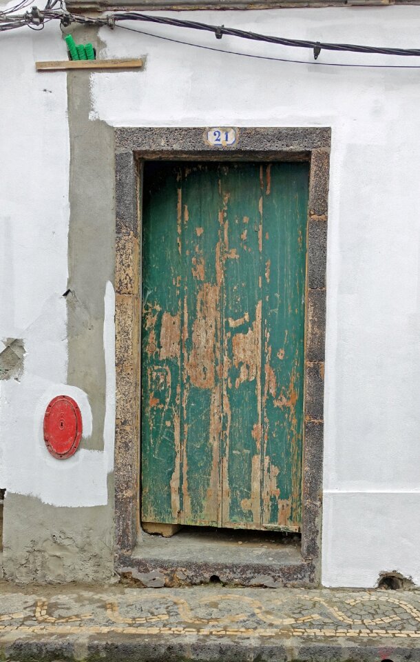 Building dies decay