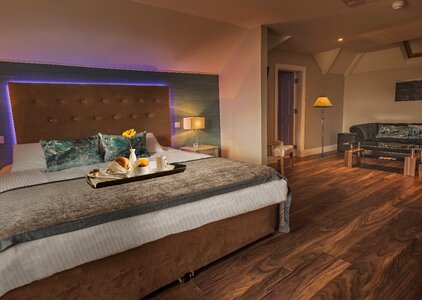 Brooklodge brown hotel