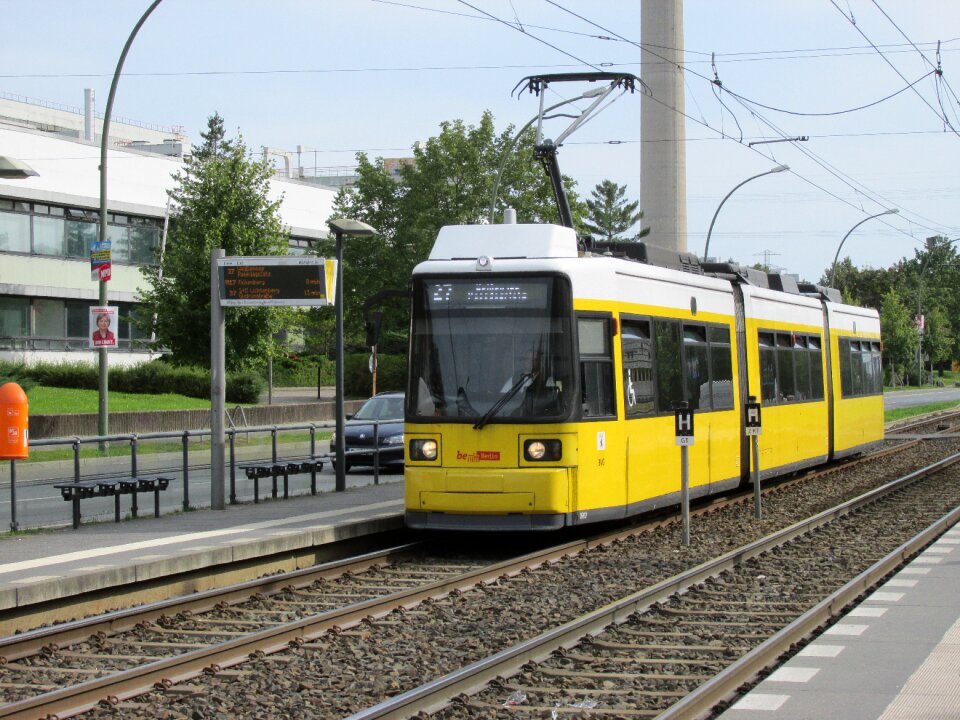 Capital stop rails