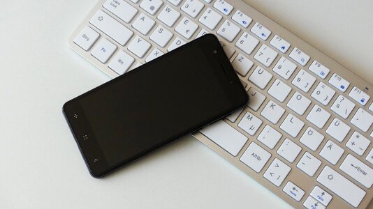 Touch screen keyboard cellphone