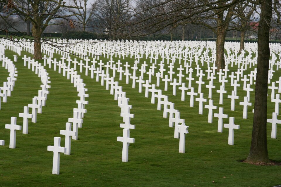 Commemorate second world war cross
