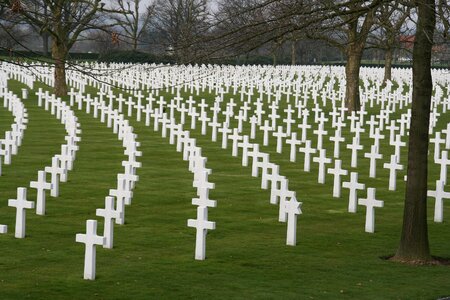 Commemorate second world war cross