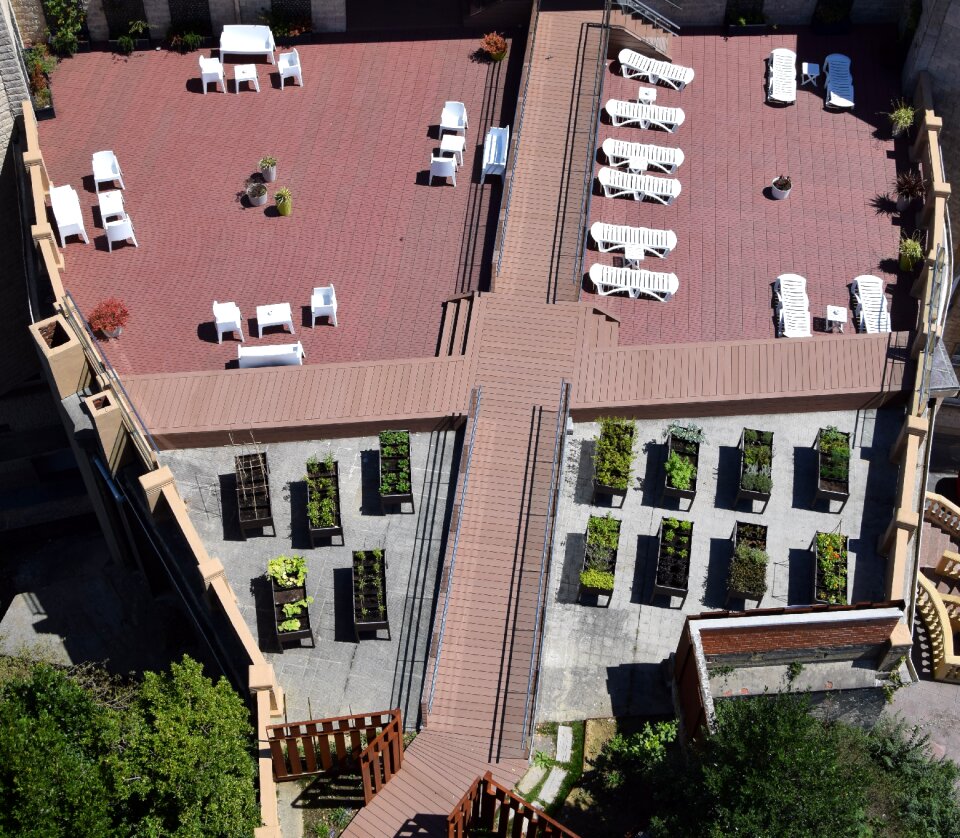 Roof terrace concerns flower boxes