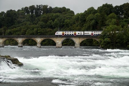 Connection train drawbridge