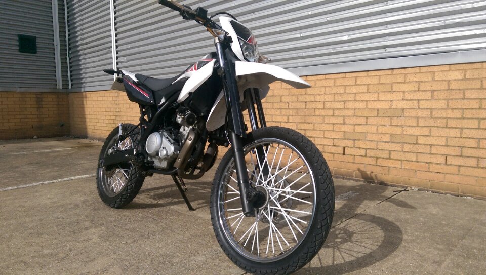 Wr 125x photo