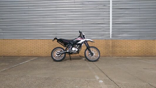 Wr 125x photo