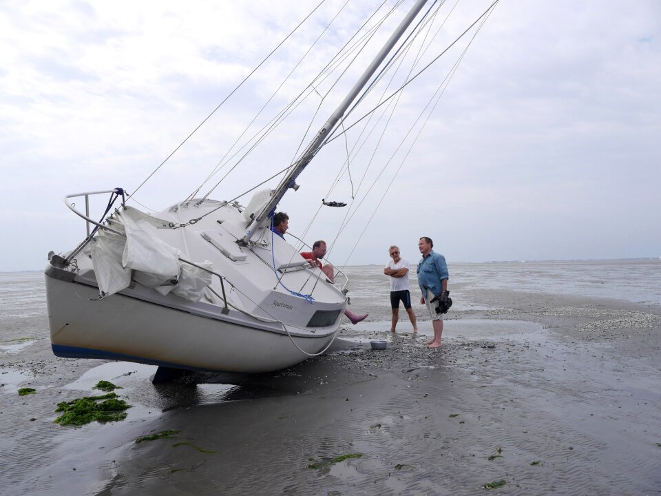 Sailing boat wadden sea dry fall