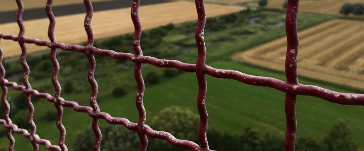 Grid outlook imprisoned