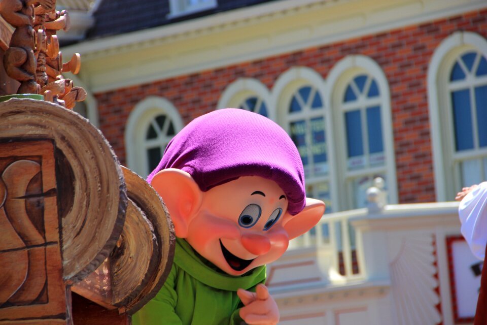 Dwarf snow white disney