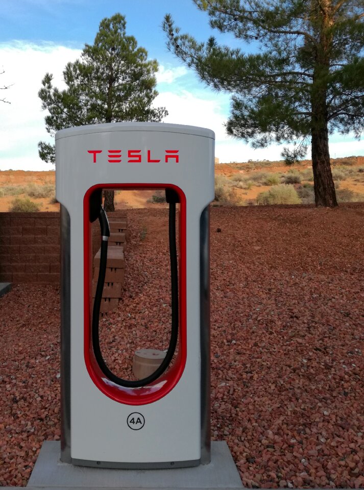 E car electricity e-gas station