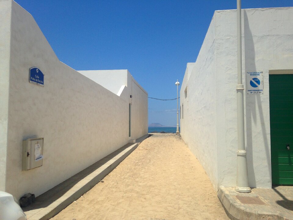 Famara houses pueblo