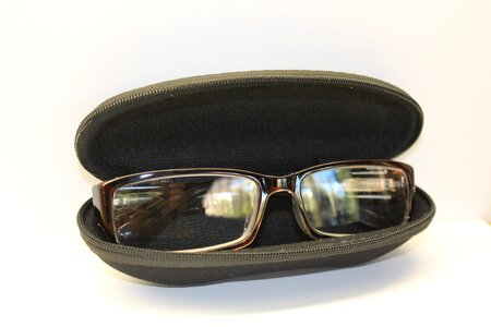 Spectacles read black