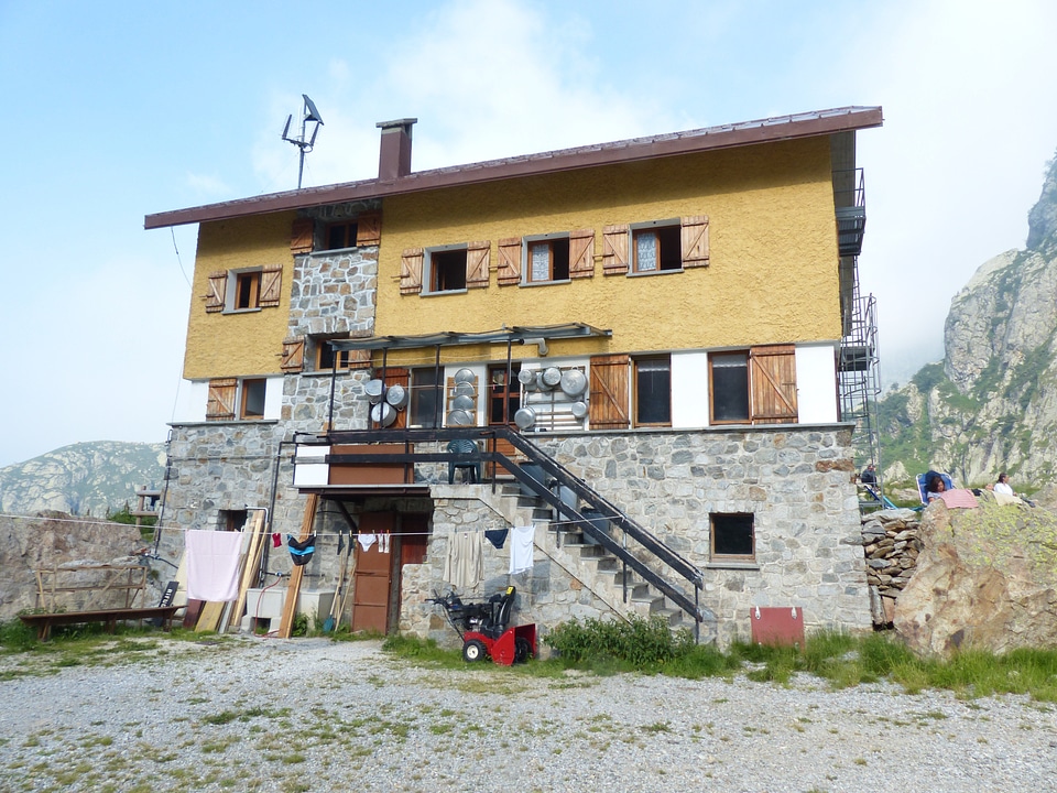 Cai alpine club stay