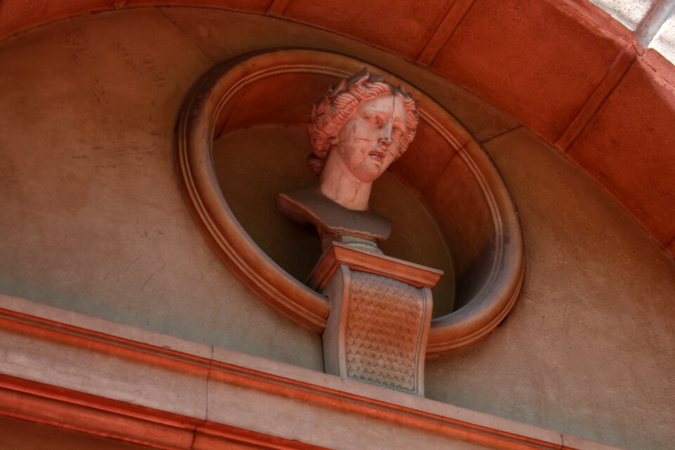 Dramatic bust greek