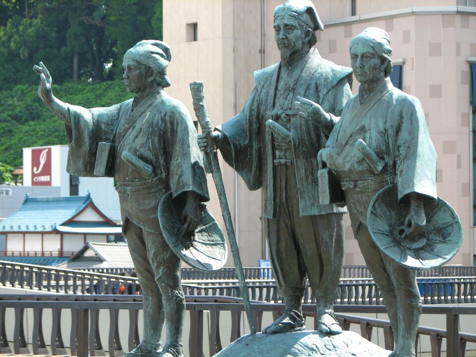 Traveler three bronze statue