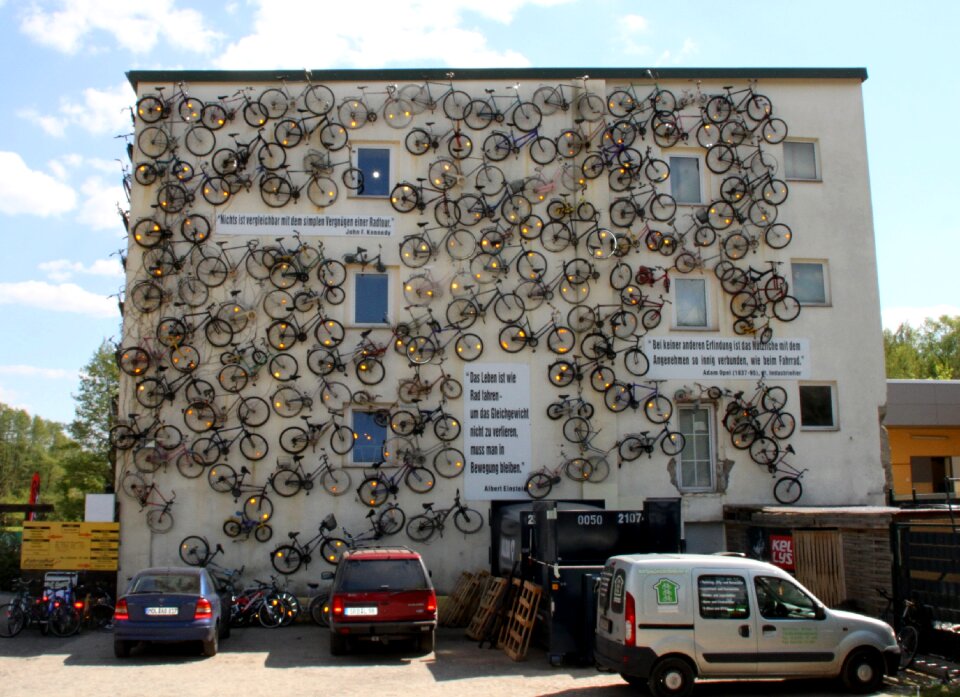 Wall wheel myrix