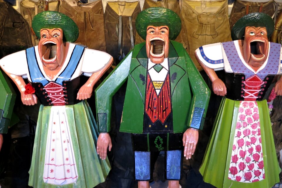 Throw bude historically costume