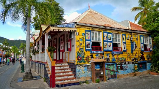 Caribbean road house