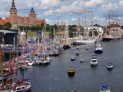 Sailing ship the tall ships races river