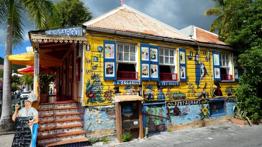 Caribbean road house