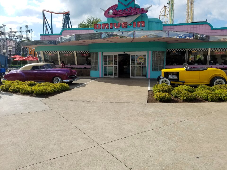 Diner vintage cars